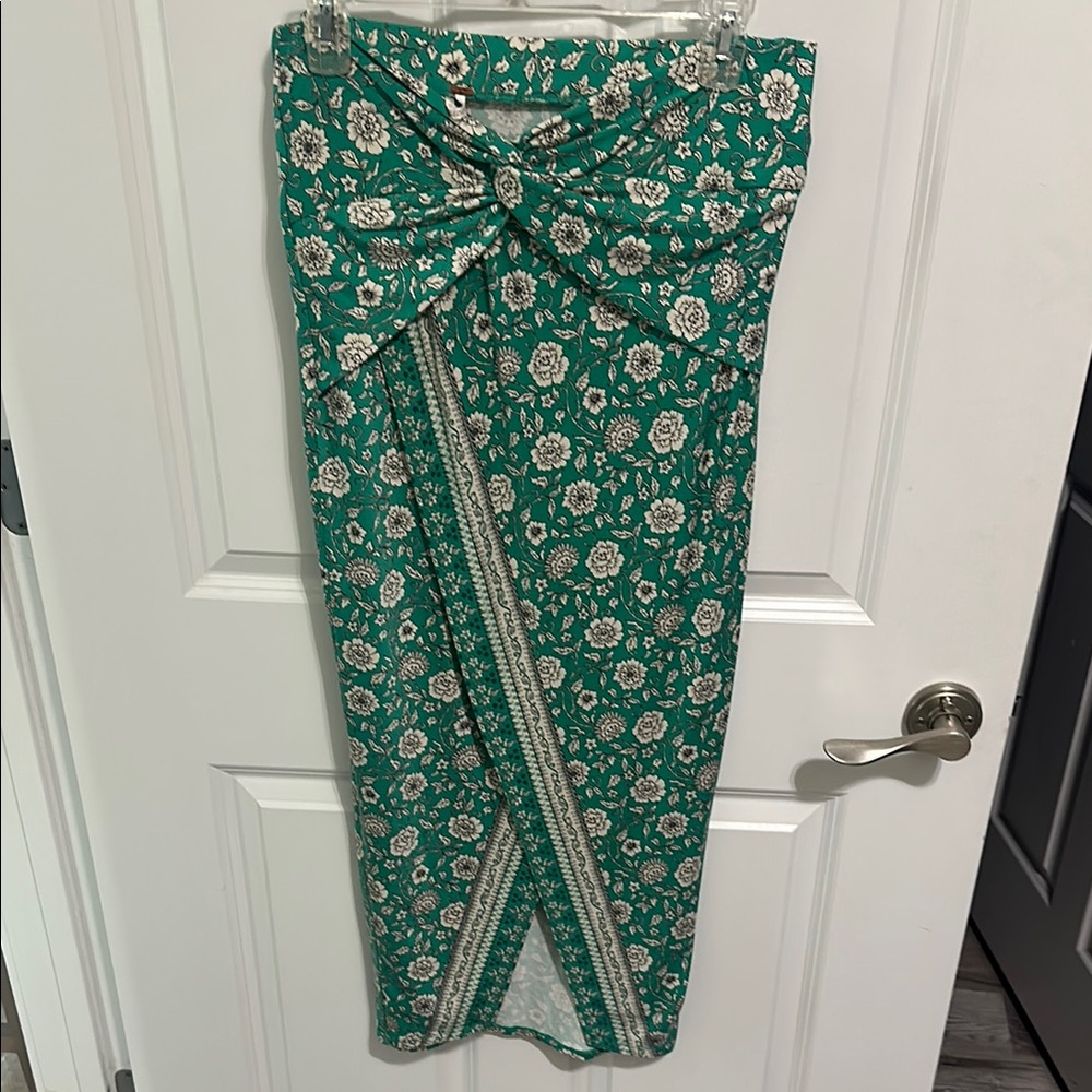 Free people skirt medium NWT sarong like green white floral